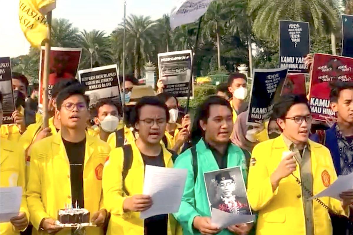 RKHUP Membungkam Suara Rakyat: BEM UI Demo dan Beri Ultimatum Di Hari Ulang Tahun ke-61 Presiden Jokowi